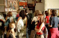 Studentenbesuch im Atelier von Carola Göllner